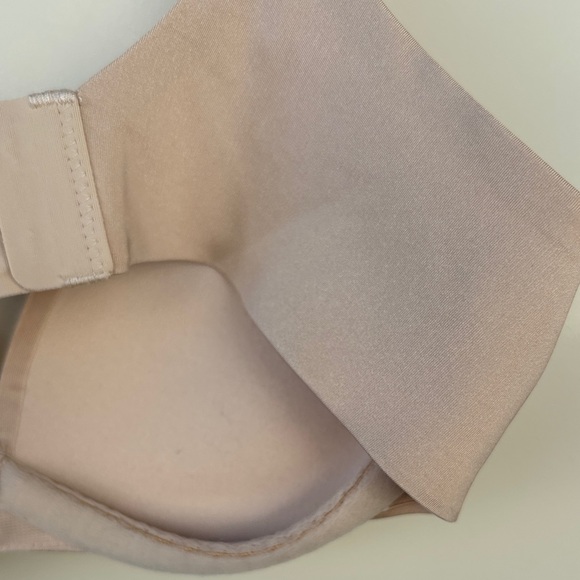 SKIMS Nude Bra - Picture 5 of 8